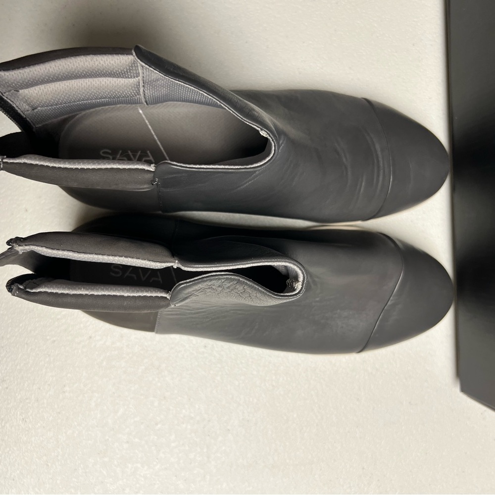 SoftWalk Gray Ankle Boots with Smooth Texture and Low Heel